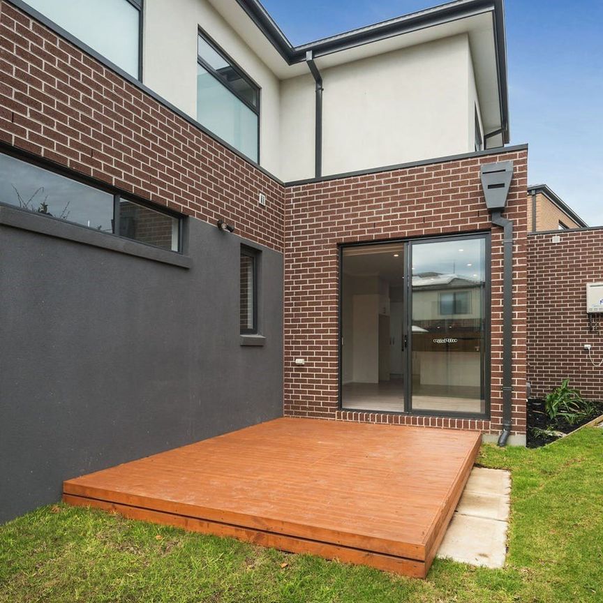 2/12 Stradbroke Crescent, Mulgrave - Photo 1