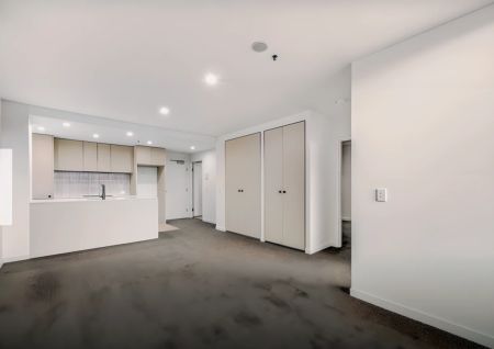 2 bed 2 bath - Photo 2