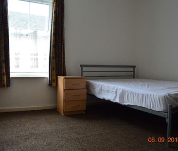 4 bedroom terraced house to rent - Photo 5