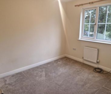 4 bedroom detached house to rent - Photo 4