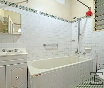 Rear Flat for Rent – Private & Convenient in Great Location - Photo 2