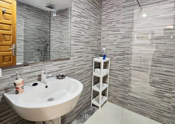 Villa for rent in Cumbre del Sol with 5 bedrooms