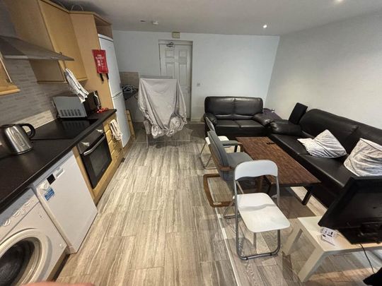 6 bedroom house to rent - Photo 1