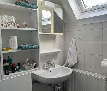 Attraktive Dachgeschoßwohnung (81 m²) in zentraler Lage - Photo 1