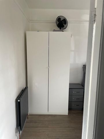 2 Bed Flat, Walters Road, N7 - Photo 2