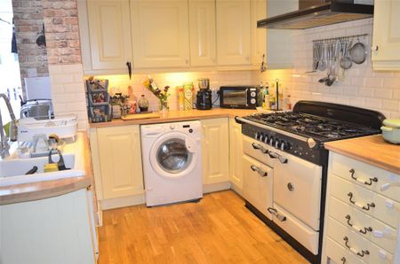 3 bedroom semi-detached house to rent - Photo 5