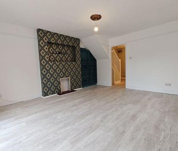 2 bedroom end of terrace house to rent - Photo 3