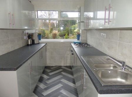 3 Bed Semi-Detached House, Hawthorn Road, B44 - Photo 3