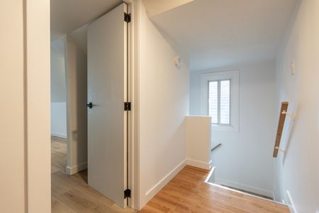$1,799 / 3 br / 1 ba / 41 Burlington St E unit 1 - Photo 2