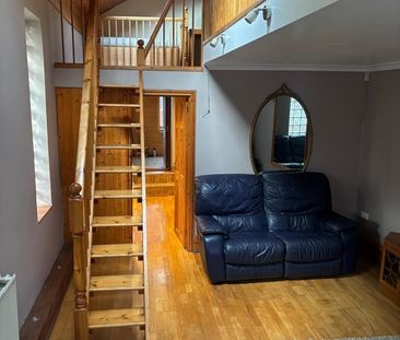 1 Bed Flat, The Crossways, TW5 - Photo 1