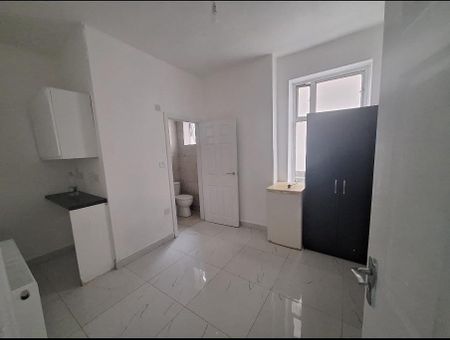 Studio Flat, Conway Road, LU4 - Photo 2