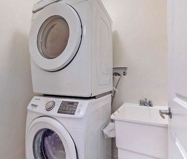 For Lease - 625 Sweetwater Crescent, Newmarket, Ontario - Photo 2