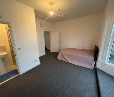 Room in a Shared Flat, Myddleton Road, N22 - Photo 2