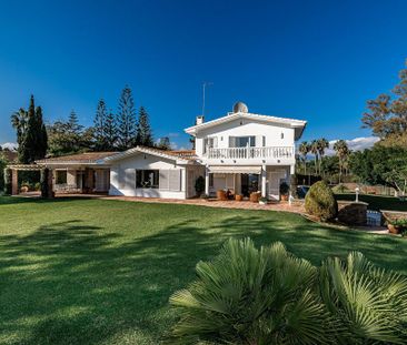 5 bedroom luxury Villa for rent in Marbella, Spain - Photo 3