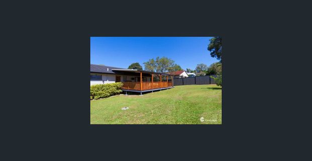 AIR-CONDITIONING... LARGE DECK... SHED... BATH... DISHWASHER... QUIET STREET - Photo 1