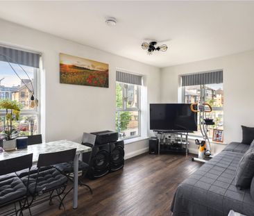 East Lodge, E16 - Photo 1