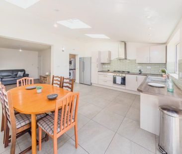 4 bedroom semi-detached house to rent - Photo 3