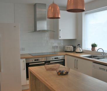 Crockhamwell Road Room 6 - Photo 1