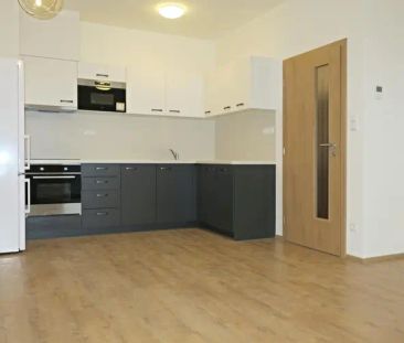 Pronájem cihlového bytu 2+kk s balkonem v Brně - Kamechách - Фото 4