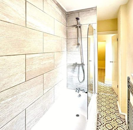 3 bedroom end of terrace house to rent - Photo 4