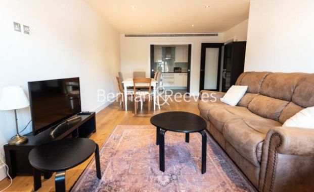 3 Bedroom flat to rent in Boulevard Drive, Colindale, NW9 - Photo 1