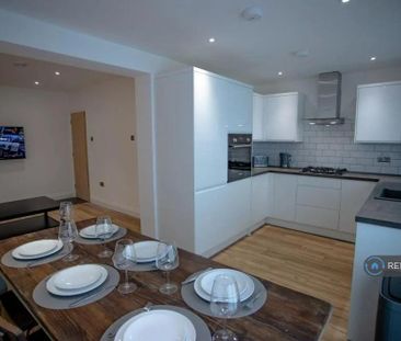 1 bedroom in a house share to rent - Photo 2