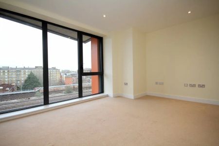 2 bedroom flat in 16 Maltby Street - Photo 4