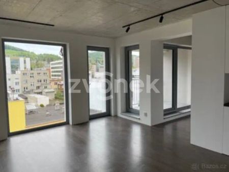 Pronájem luxusního bytu 1+kk s balkonem a možností krytého parkování – Rezidence Sadová, centrum Zlína - Фото 5