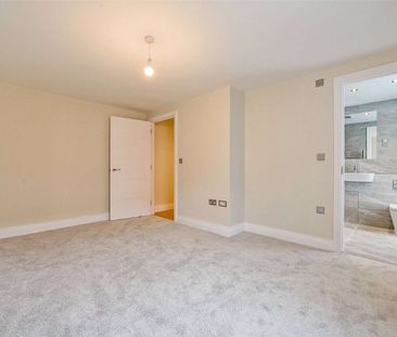 A brand new first floor one bedroom apartment in the heart of Winds... - Photo 1