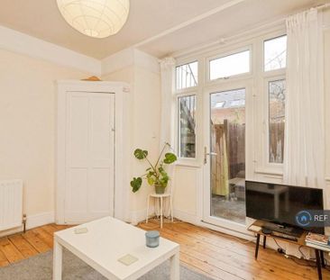 3 bedroom flat to rent - Photo 2