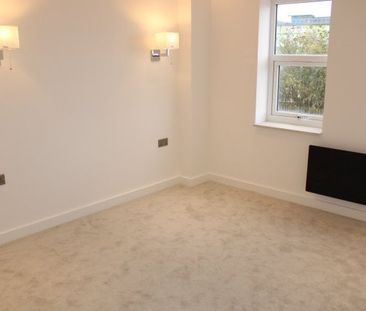 Crescent House, Rugby, CV21 - Photo 3