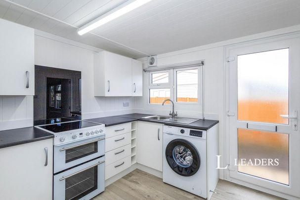 2 bedroom park home to rent - Photo 1
