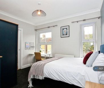 1 bedroom in a house share to rent - Photo 2