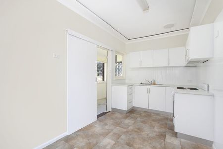 3 Bedroom Home, Convenient Location - Photo 3