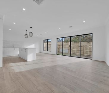 BEAUTIFULLY SPACIOUS LIVING - Photo 1