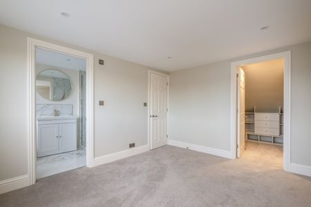 4 bedroom terraced house to rent - Photo 5