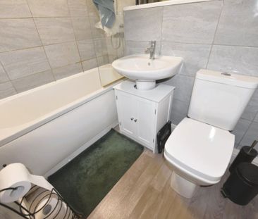 2 bedroom Flat in Montagu Drive, Leeds - Photo 4