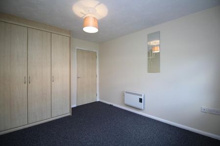 2 bedroom ground floor flat to rent - Photo 2