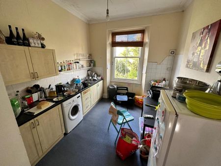 4 bedroom flat to rent - Photo 4