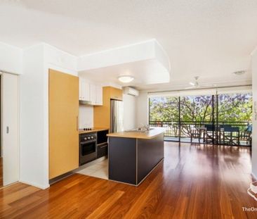 Modern Apartment with Oversized Balcony & Versatile Study/Second Be... - Photo 5