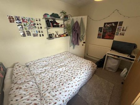 4 bedroom terraced house to rent - Photo 4