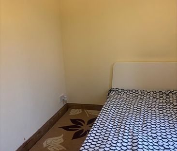 Room in a Shared House, Bedford Place, CR0 - Photo 5