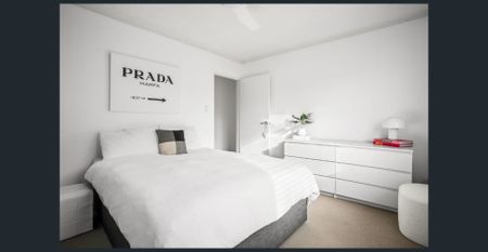 Modern & Sun-Filled Two Bedroom Apartment with Balcony - Photo 3