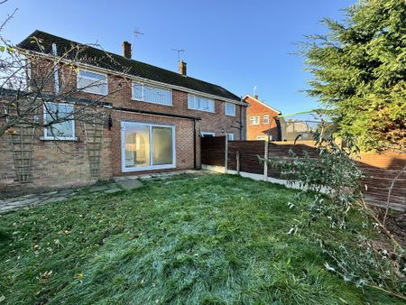 3 bedroom semi-detached house to rent - Photo 5