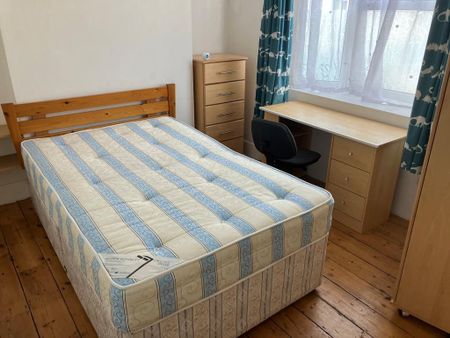 4 bedroom terraced house to rent - Photo 3