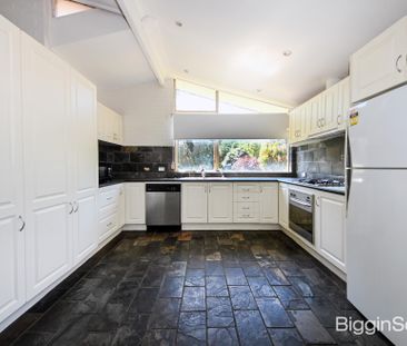 Refreshed & Ready to Impress: 3-Bedroom Delight in Mount Waverley! - Photo 4