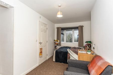 1 bedroom in a house share to rent - Photo 3