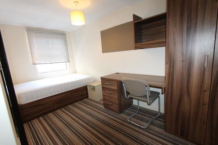 6 bedroom flat to rent - Photo 3