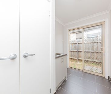 Modern & Stylish Four bedroom property in "Edenbrook", Pakenham - Photo 5