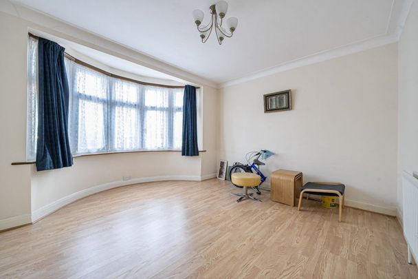 3 Bed Terraced House, Studley Drive, IG4 - Photo 1